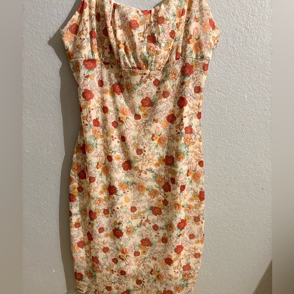 Chic Floral Mini Dress in Red and Orange